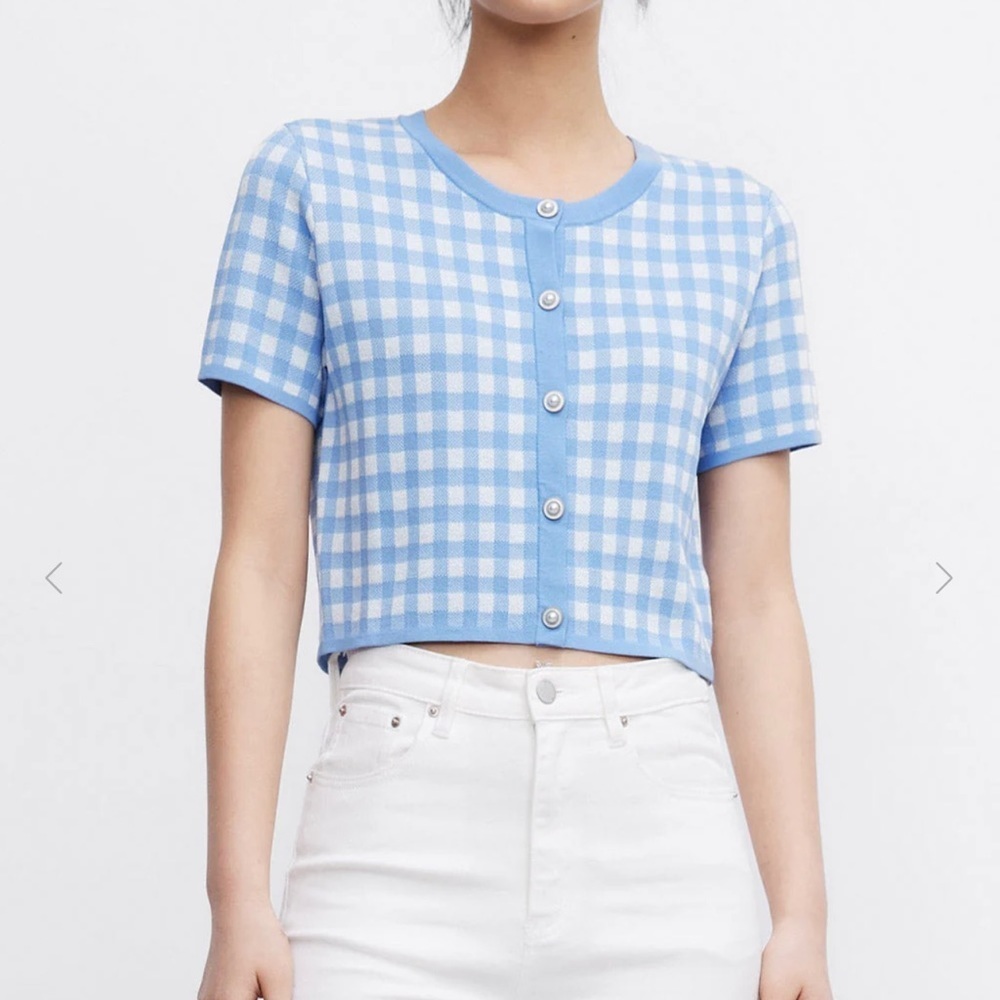 Urban Revivo  FAUX PEARL BUTTON KNITTED